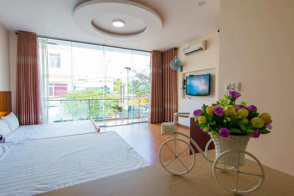 Hung Tuyen Hotel Da Nang 2*,  Vietnam